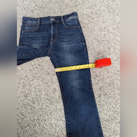 Kenneth Cole Women's (Size 27) Stretch Denim Cropped Lined Jeans - Picture 14 of 16